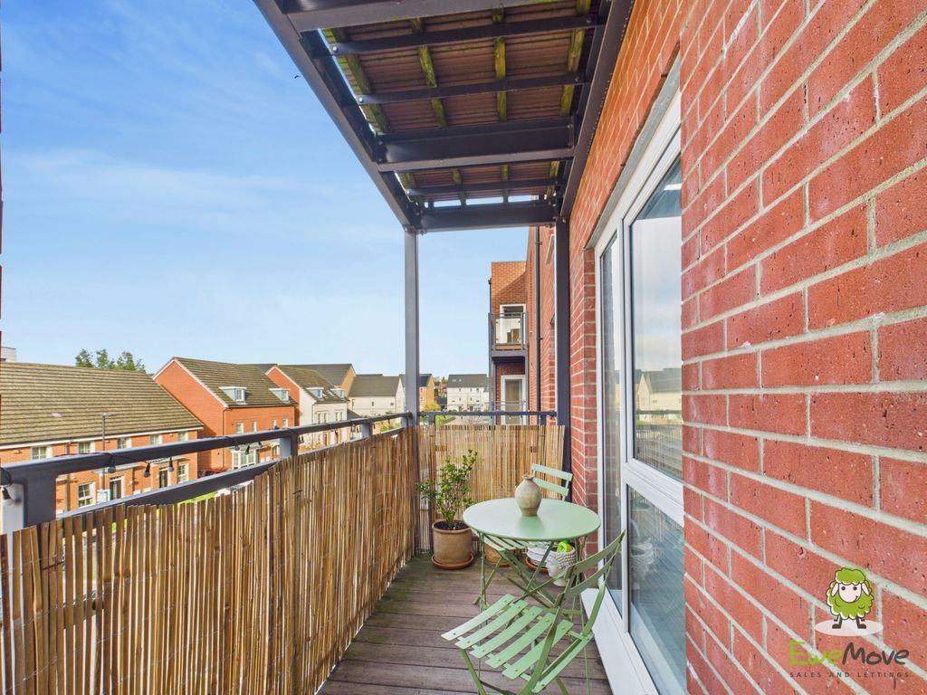 Property photo 2 of 16 Ewemove Estate Agents Basingstoke - Leander Court