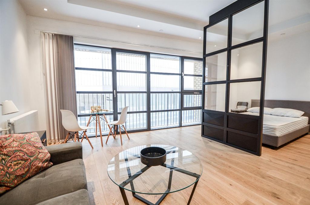 Property photo 1 of 6 Astell House