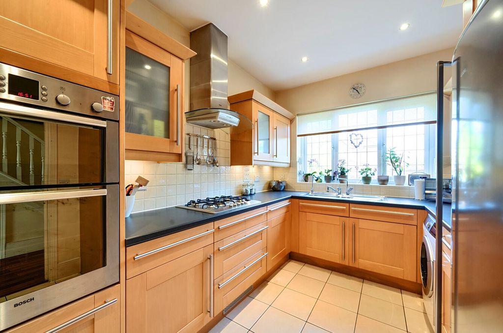 Property photo 2 of 18
