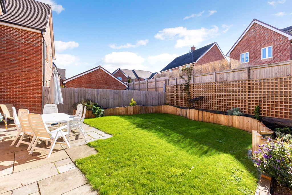 Property photo 2 of 11 2