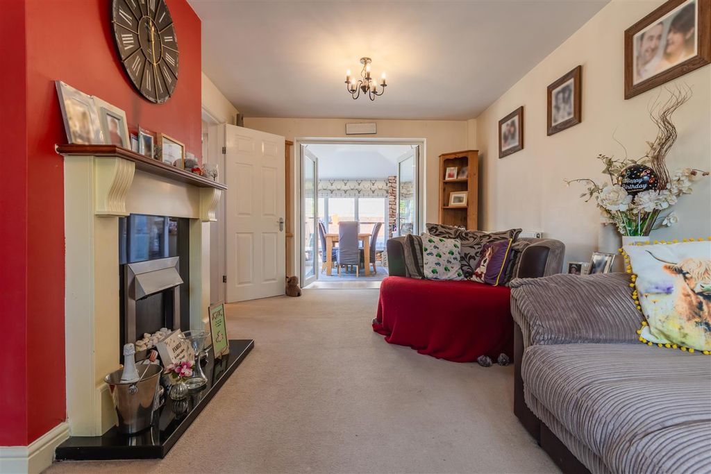 Property photo 2 of 23 Falkland Place, 6-56.Jpg
