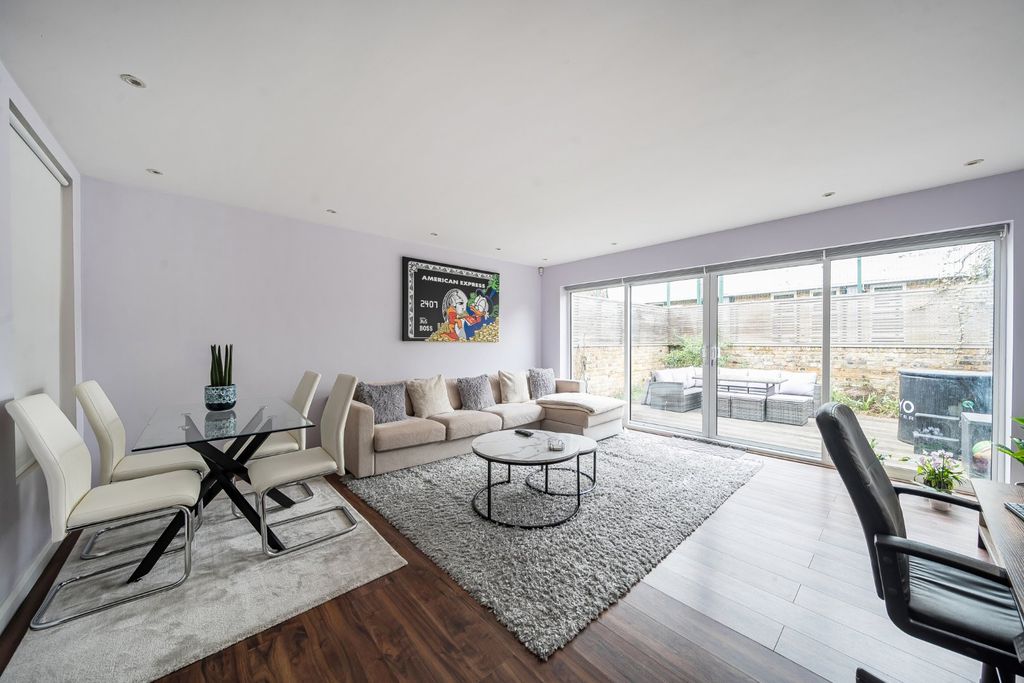 Property photo 1 of 17 Picture No. 11