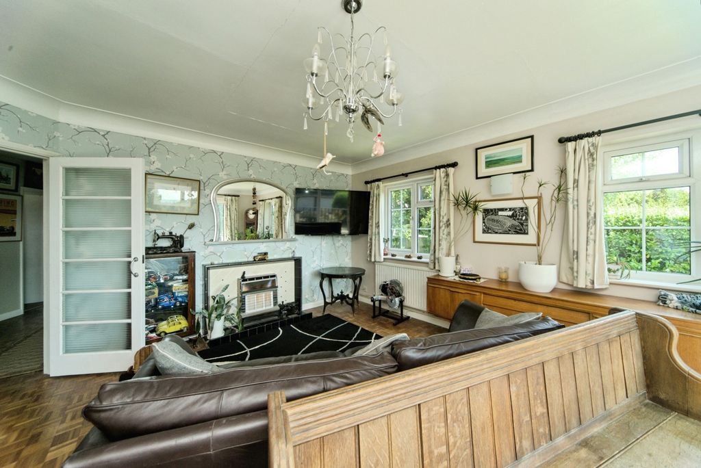 Property photo 3 of 12 Photo