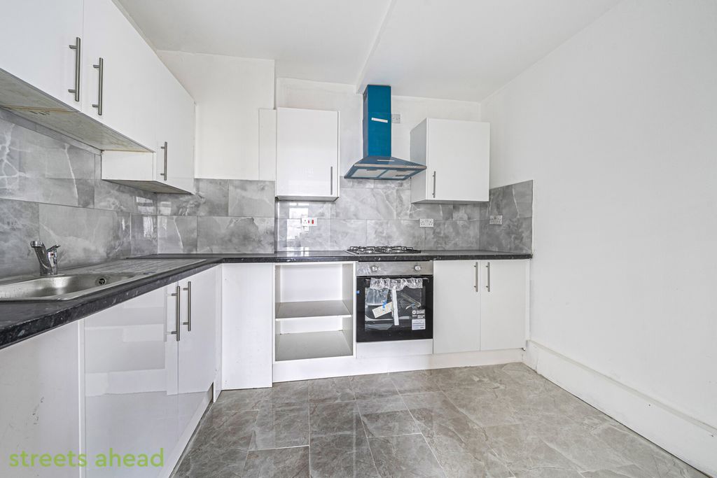Property photo 1 of 5 7593Ba7d-90E9-454...