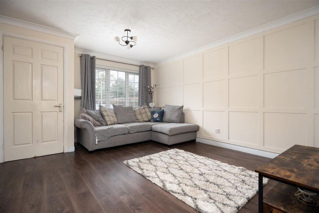 Property photo 3 of 20 Living Room