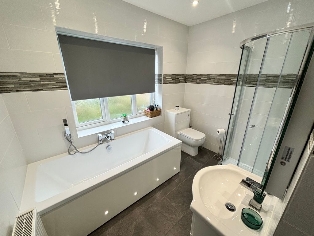 Property photo 2 of 11 Front