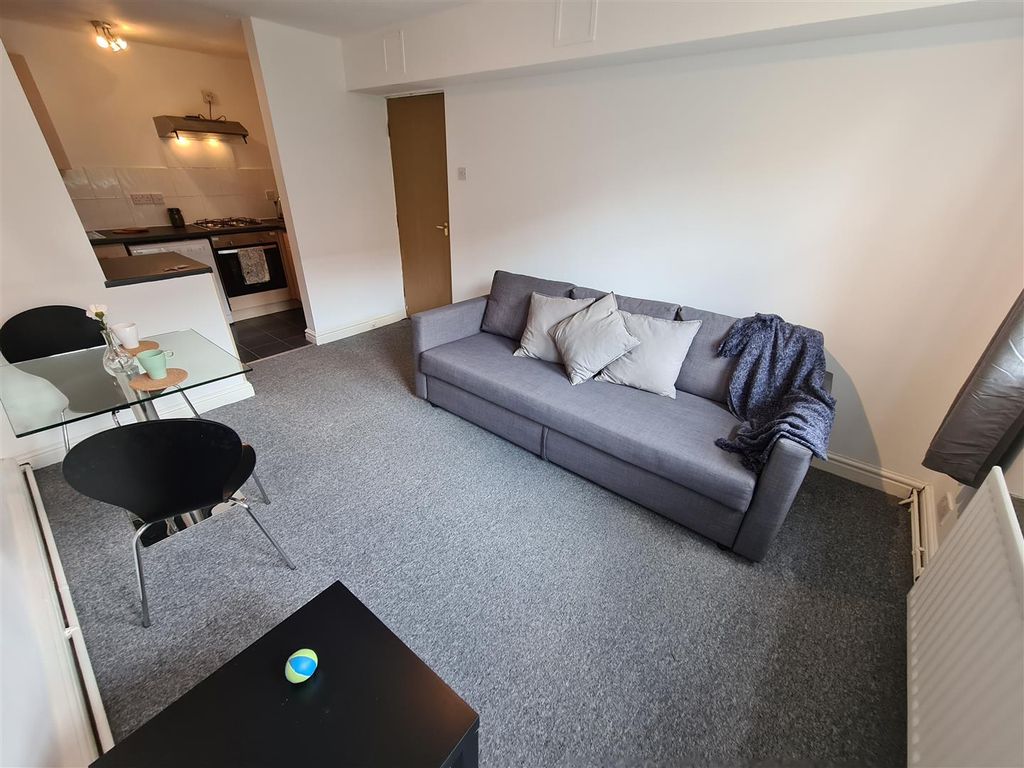 Property photo 2 of 12 Lounge