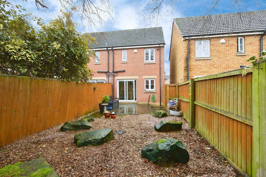 Property photo 2 of 18 Garden