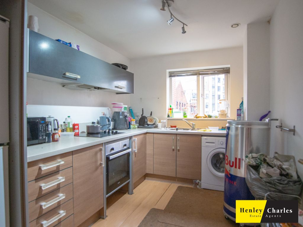 Property photo 3 of 10 Kitchen