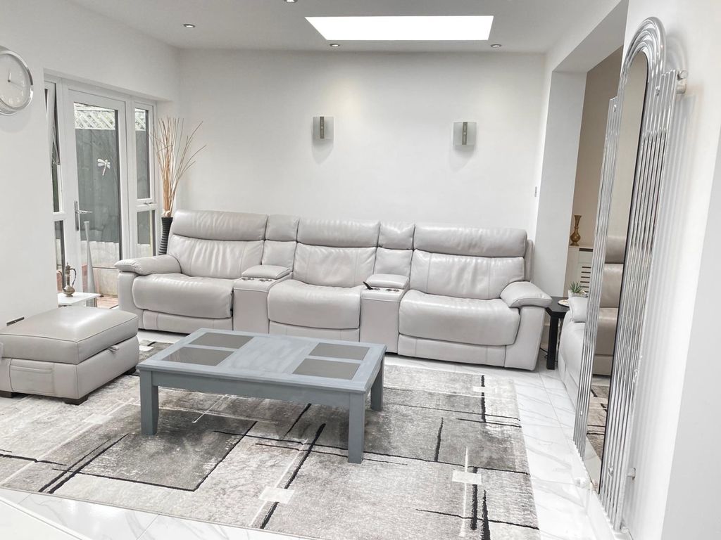 Property photo 3 of 18 4932446