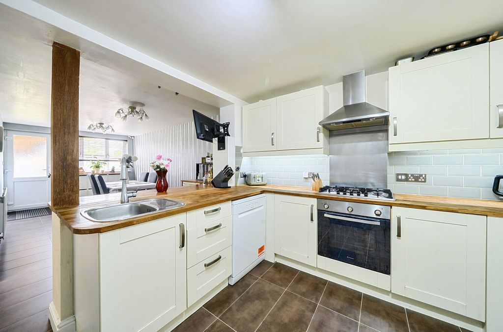 Property photo 3 of 12 145192496A0B3B9047775