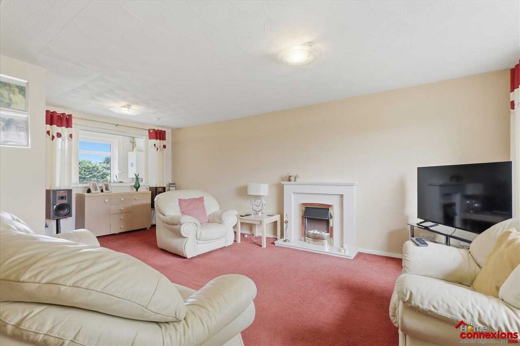 Property photo 3 of 26 Lounge (2)