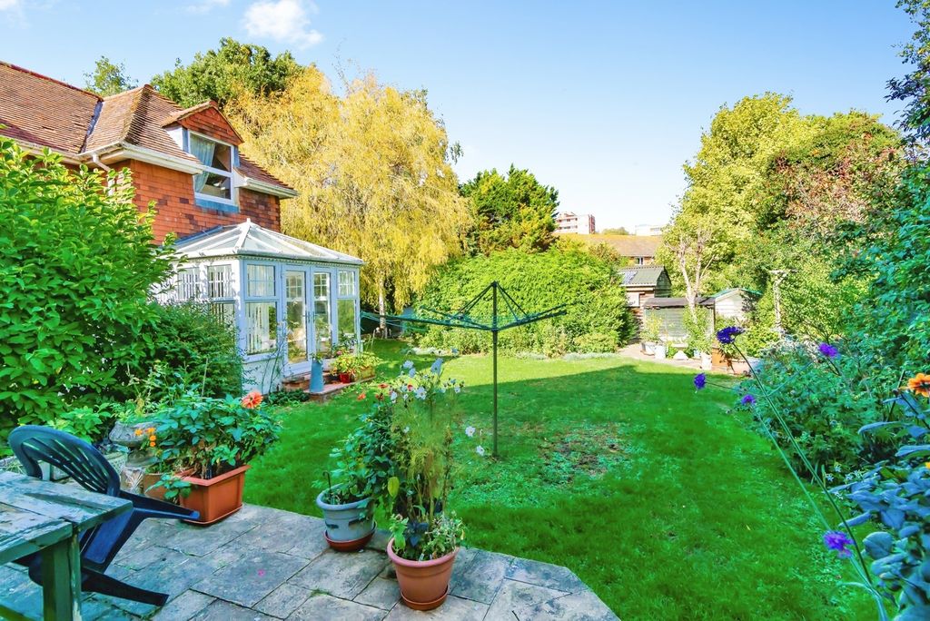 Property photo 2 of 41 Garden