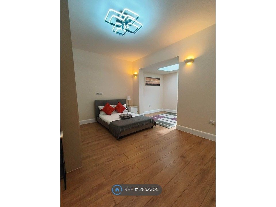 Property photo 1 of 14 En-Suite Room