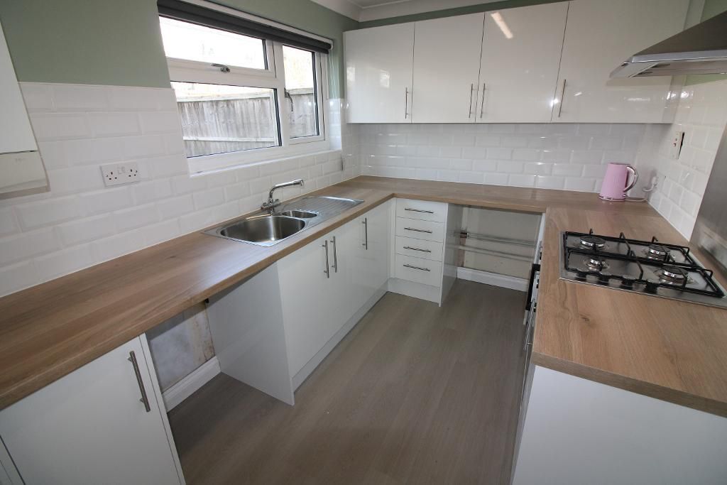 Property photo 2 of 10 Kitchen