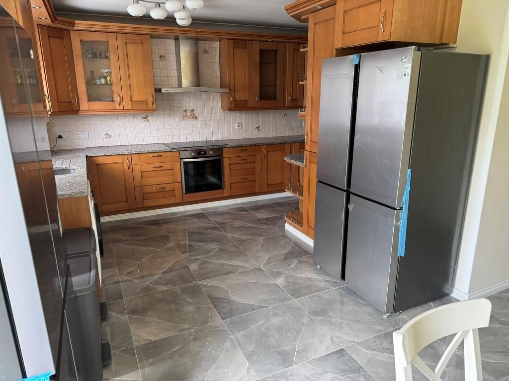 Property photo 2 of 11 Kitchen