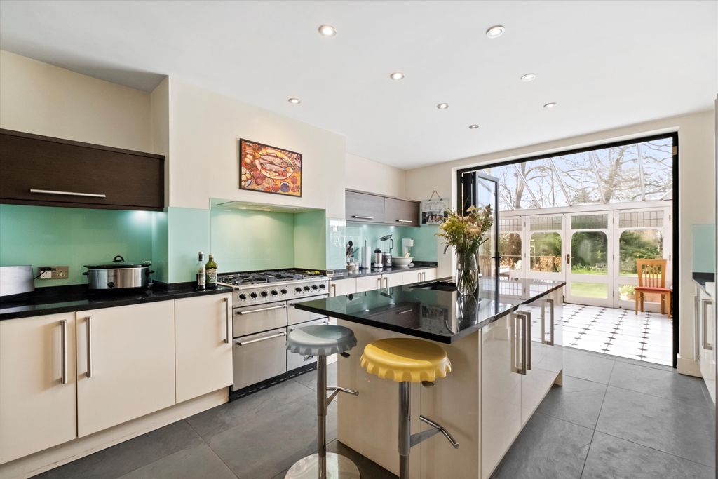 Property photo 3 of 13 Image