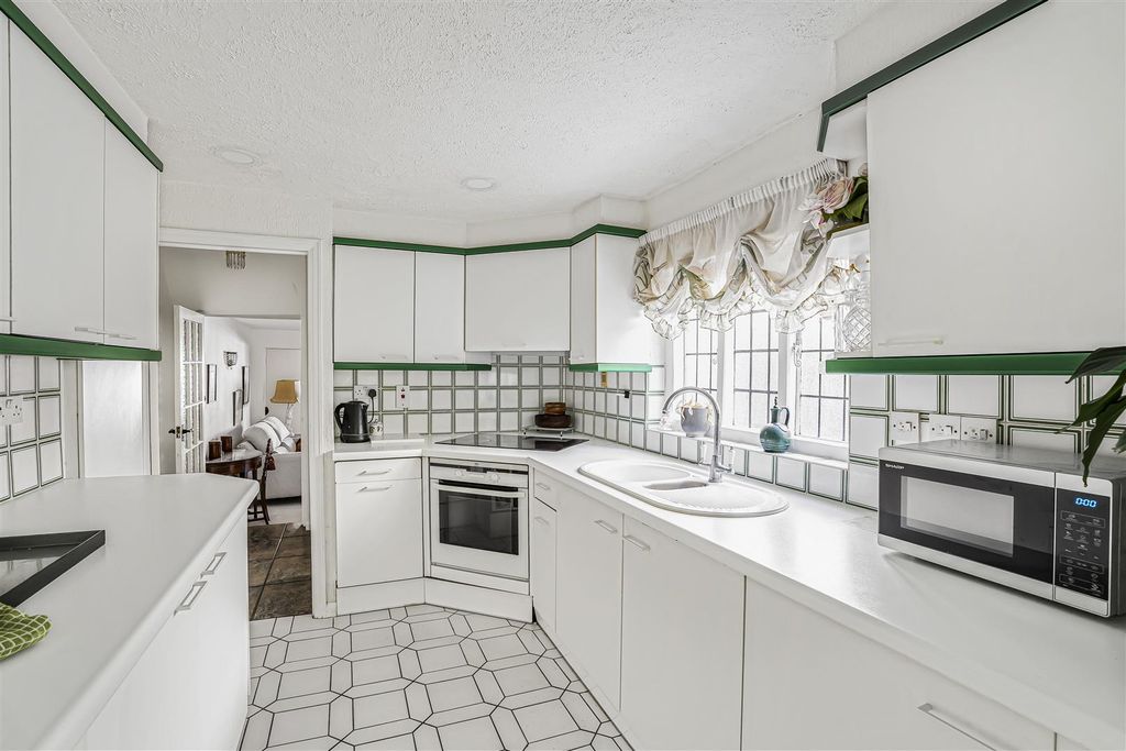 Property photo 3 of 21