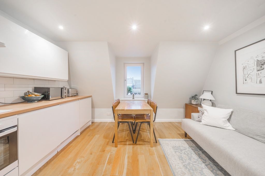 Property photo 3 of 11 3883146