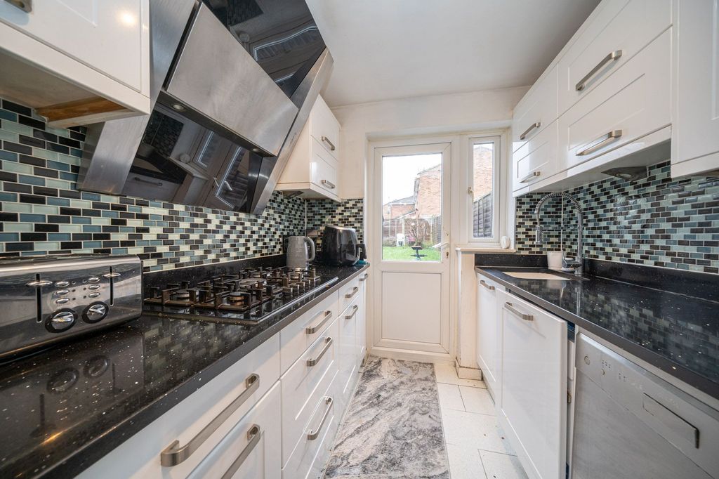 Property photo 2 of 16