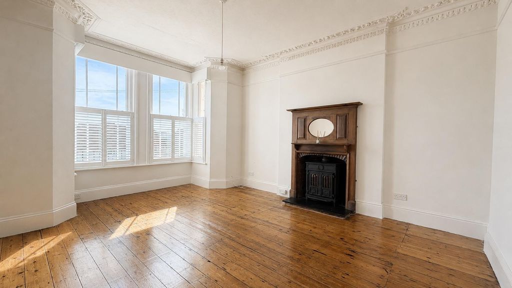 Property photo 2 of 30