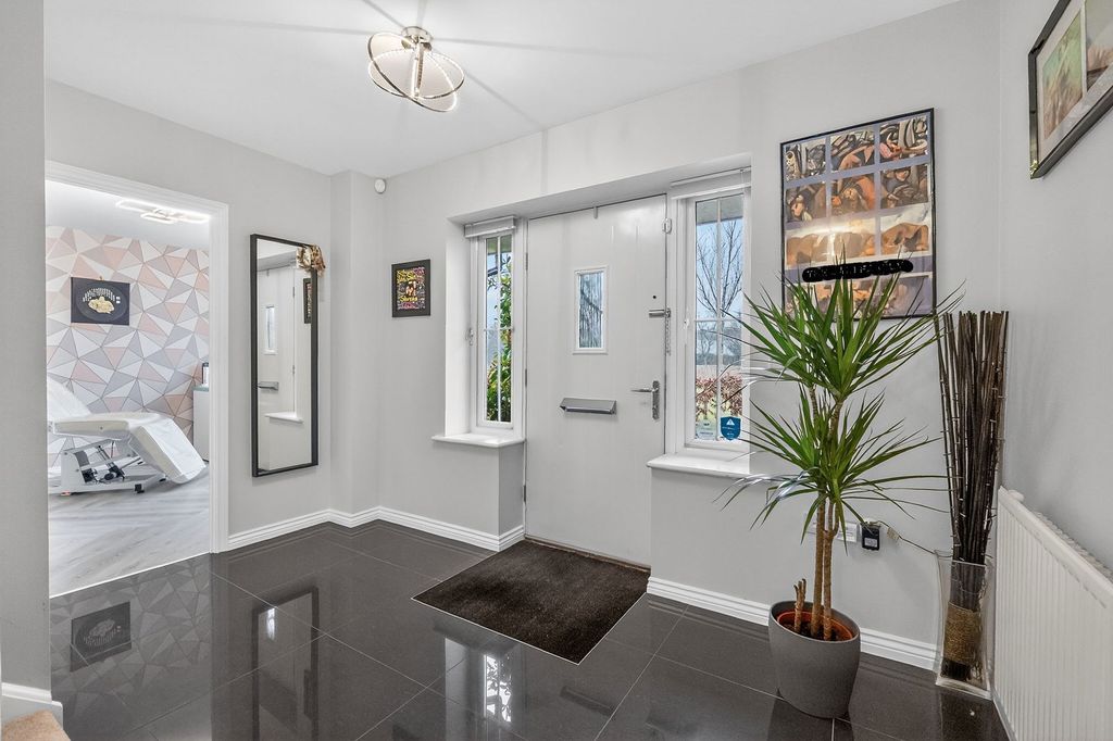 Property photo 2 of 51