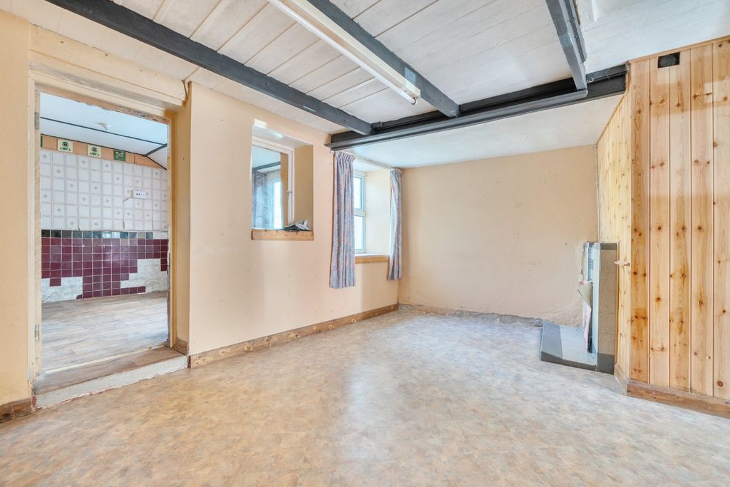 Property photo 3 of 11 5058473