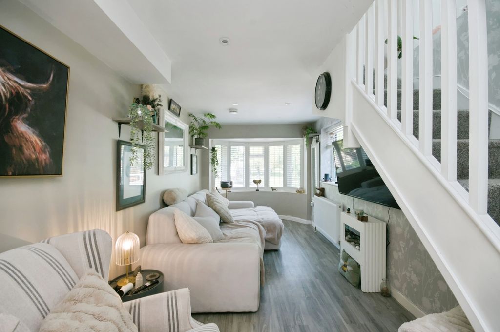 Property photo 3 of 20 Pbox-Img.Jpg
