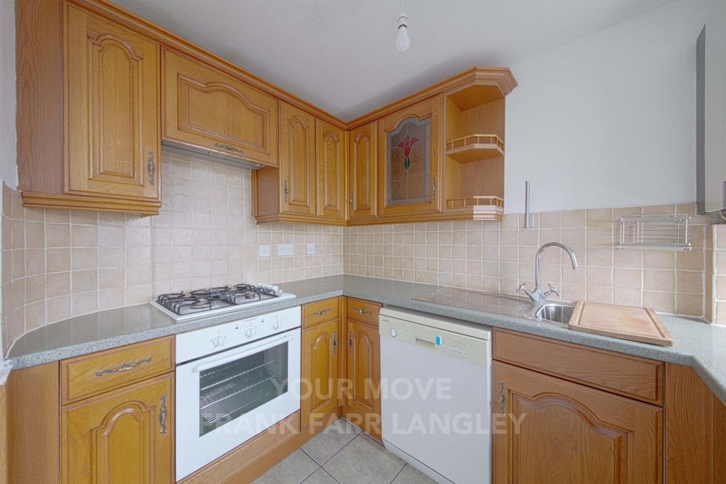 Property photo 3 of 6 Kitchen