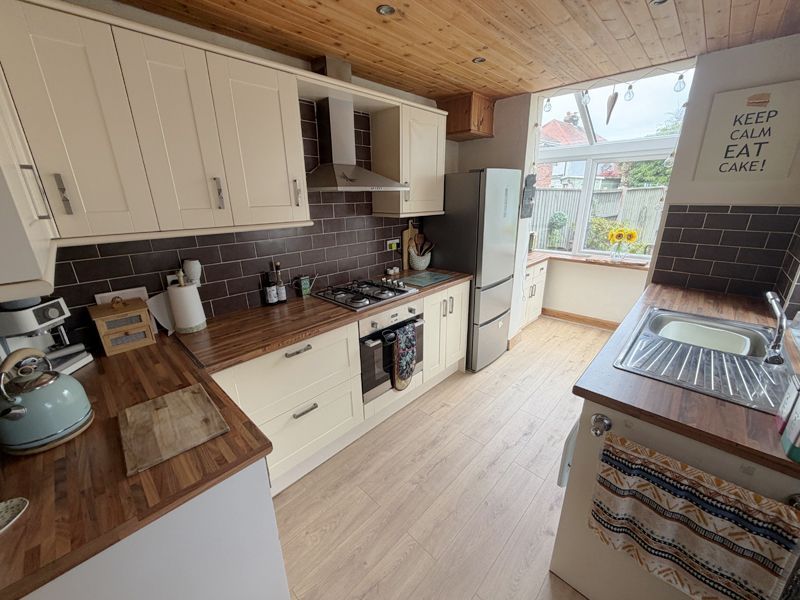 Property photo 3 of 28 Kitchen
