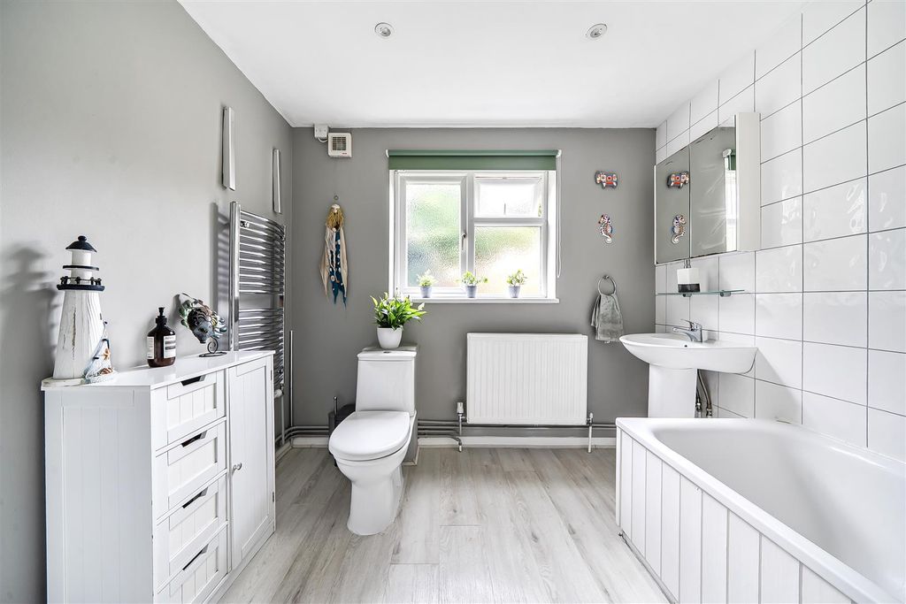 Property photo 2 of 12 Bathroom.Jpg