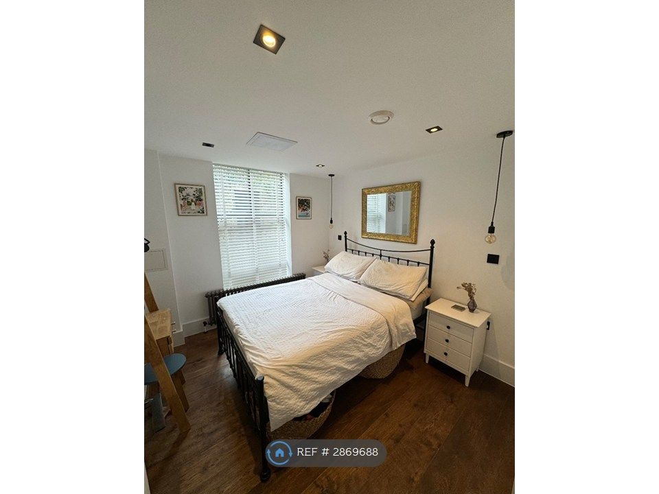 Property photo 1 of 10 Bedroom