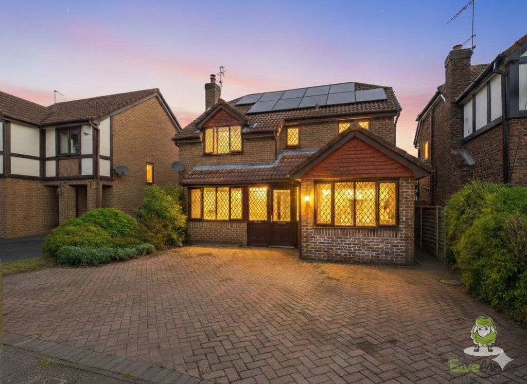 Property photo 1 of 20 Front Of House - Redshank Avenue - Ewemove Whitchu