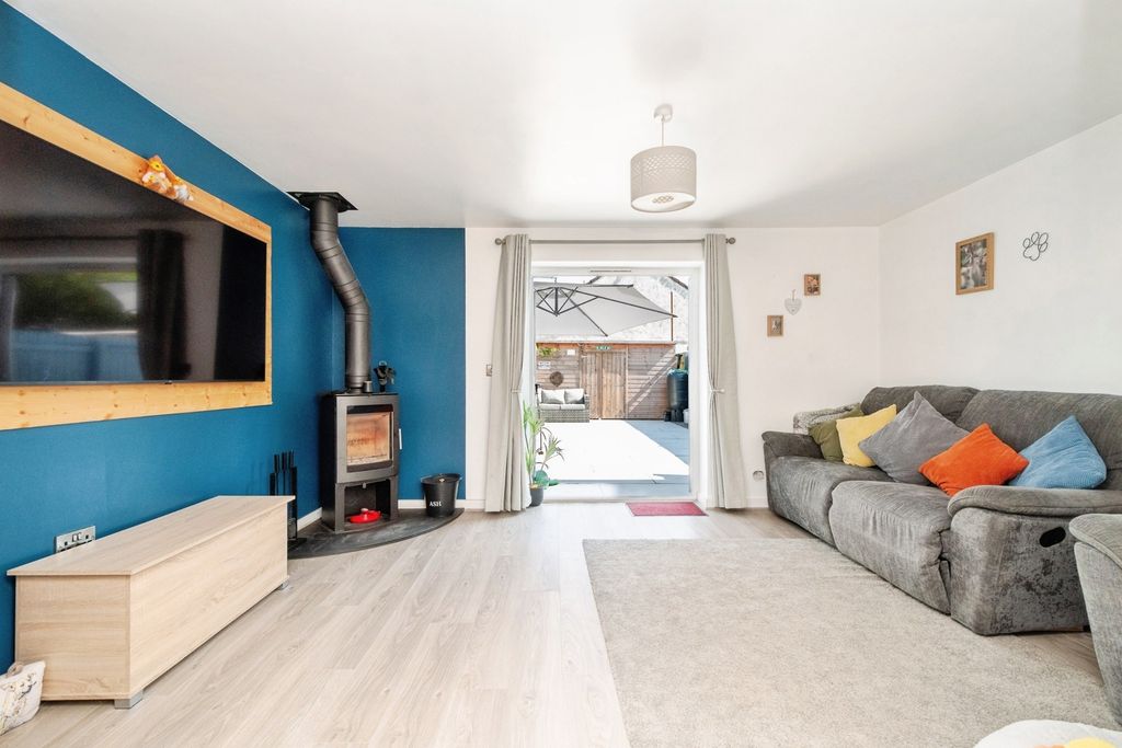 Property photo 3 of 16 Pbox-Img.Jpg