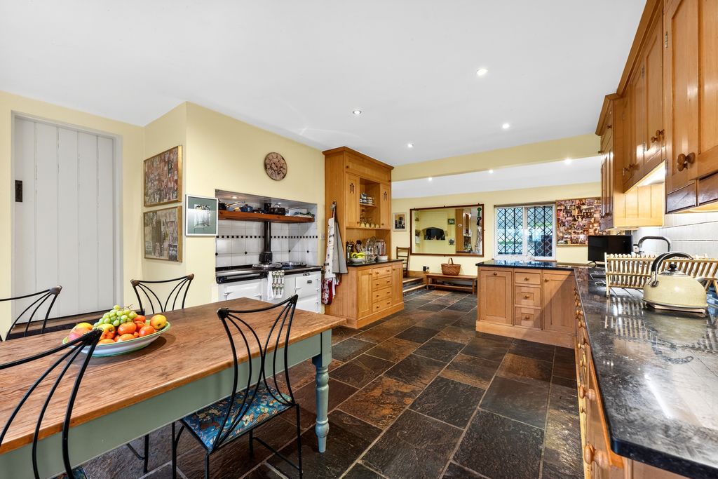 Property photo 3 of 28