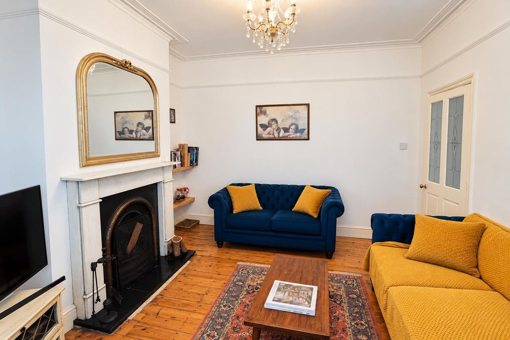 Property photo 2 of 18 Lounge 2.Png