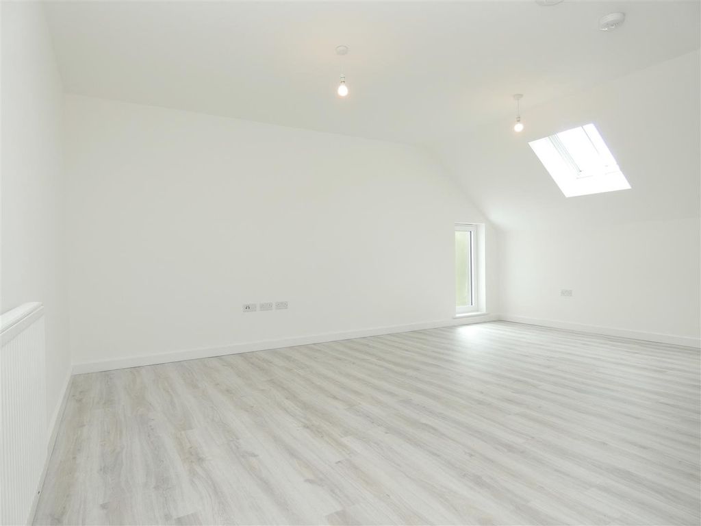 Property photo 3 of 8 Picture 3