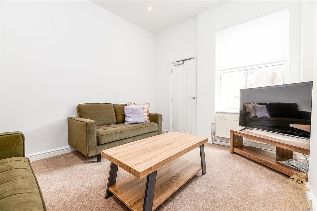 Property photo 1 of 20 15 Chippendale Street (4 Of 26).Jpg