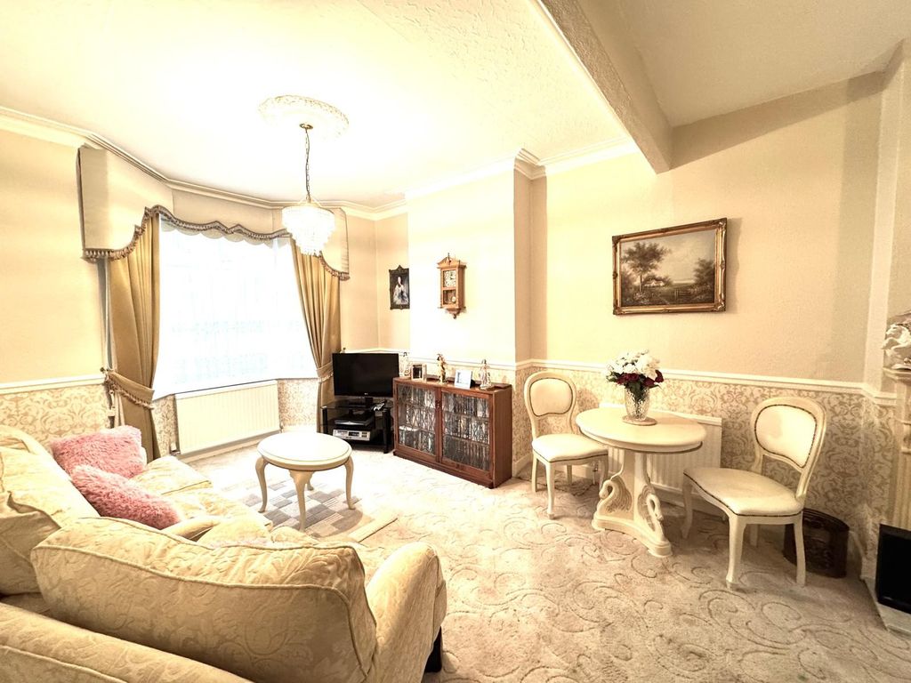 Property photo 1 of 17 Photo 9
