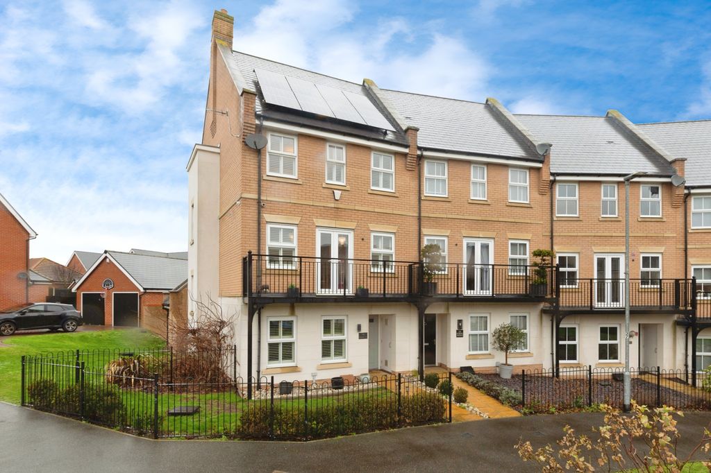 Property photo 1 of 28 116Schoolavenueschoolavenuebasildonss156Gj-32