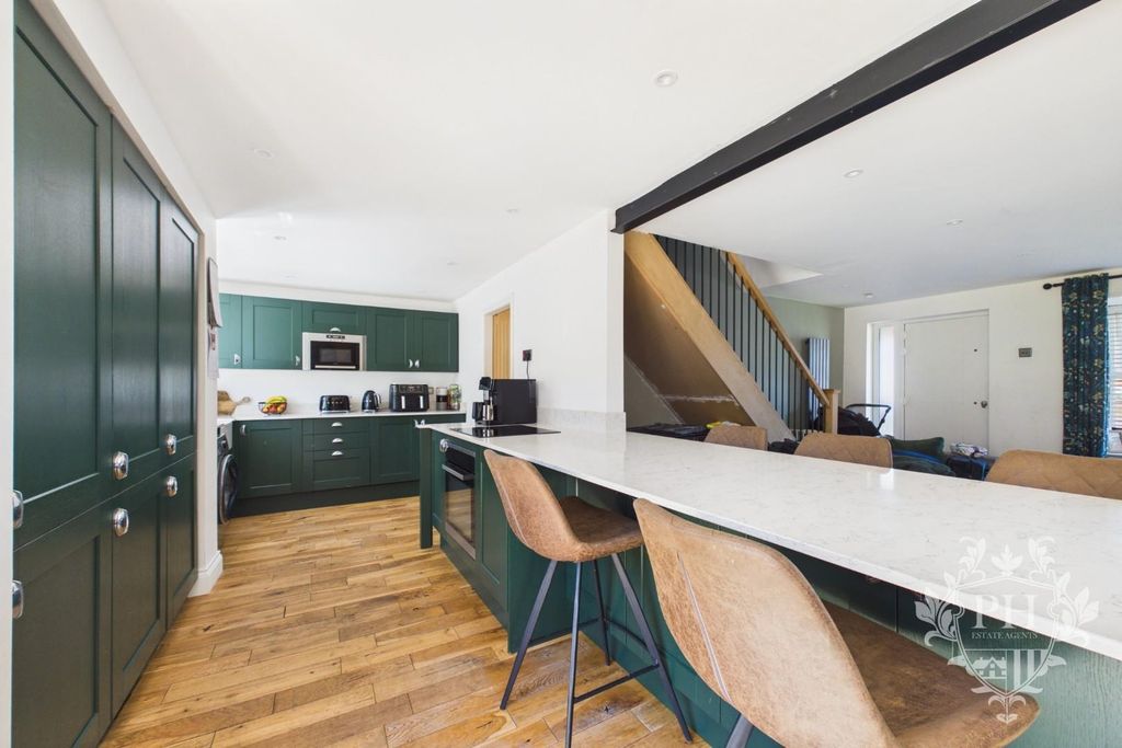 Property photo 3 of 16 0d35E7c02729419d883d9716Bf485d41_100_Cam02002G0-Pr