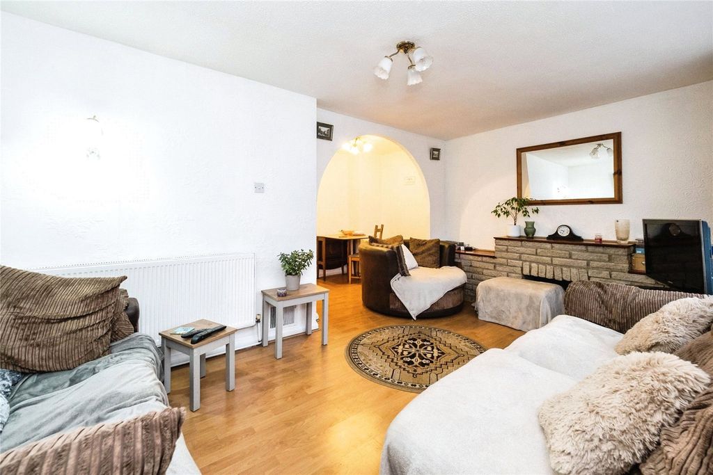 Property photo 2 of 17 Lounge