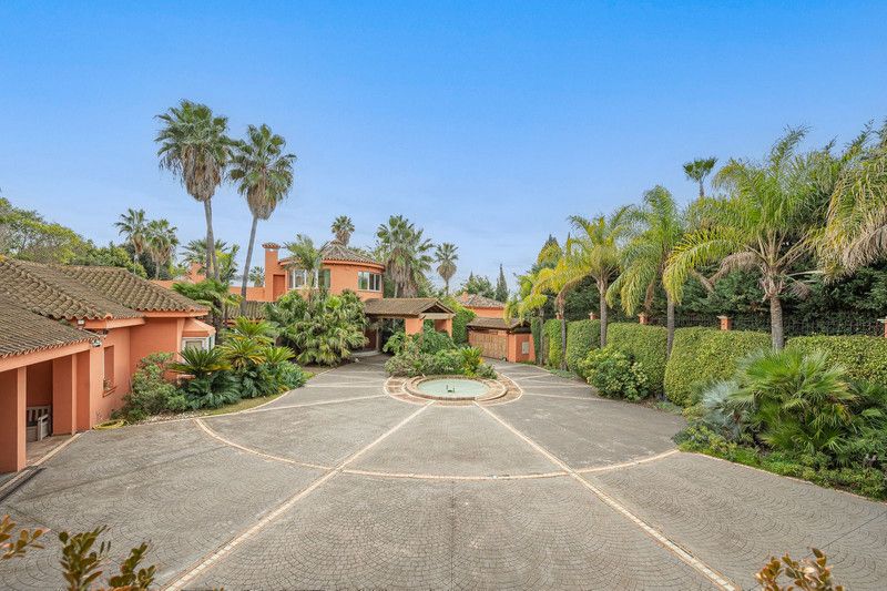 Property photo 1 of 42