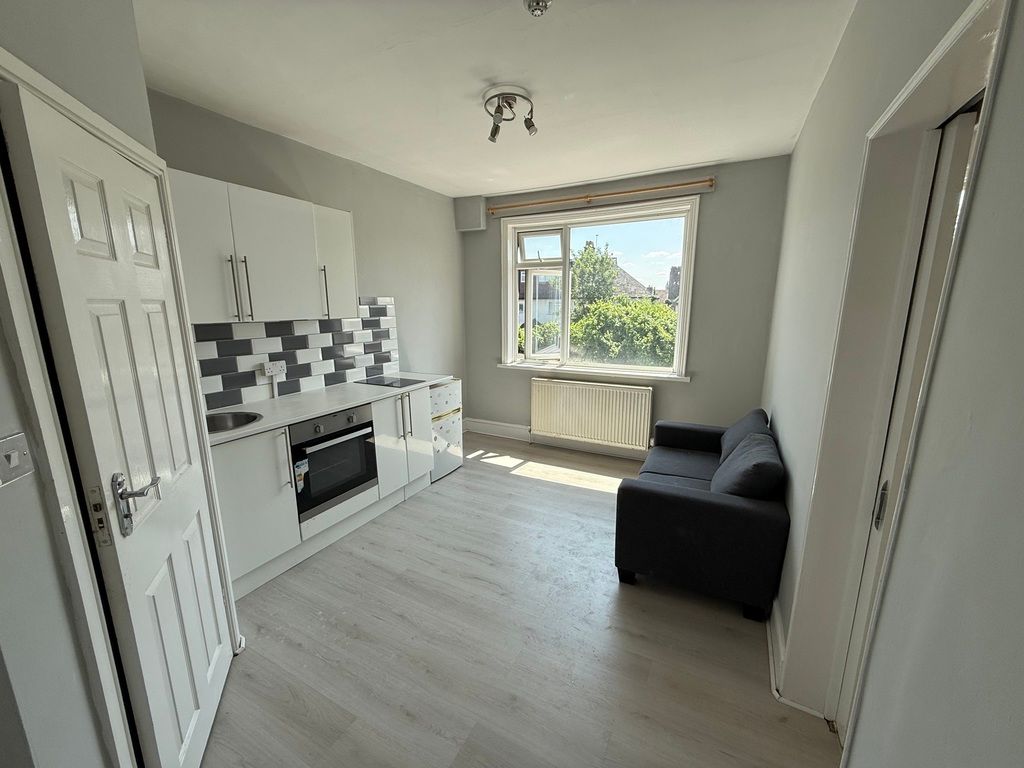 Property photo 1 of 2