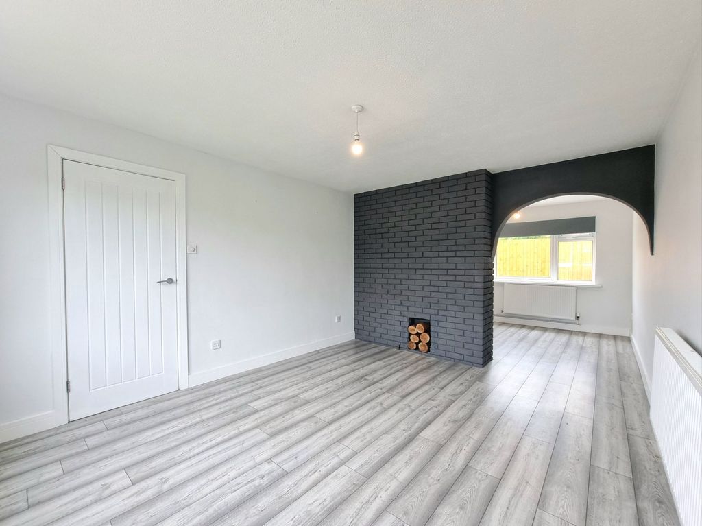 Property photo 2 of 30