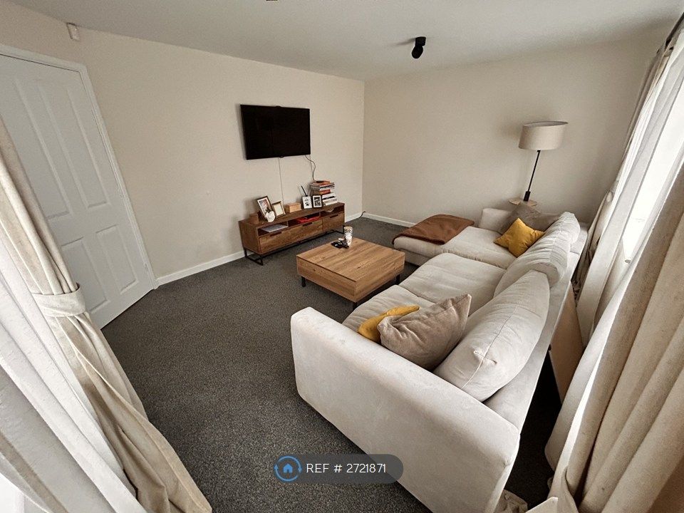 Property photo 3 of 15 Lounge