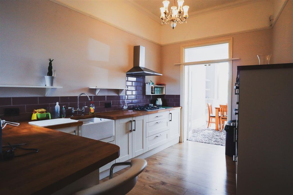 Property photo 2 of 14 Kitchen/Breakfast Room