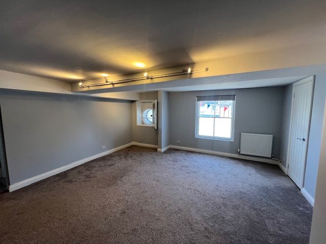 Property photo 1 of 8 Living Room