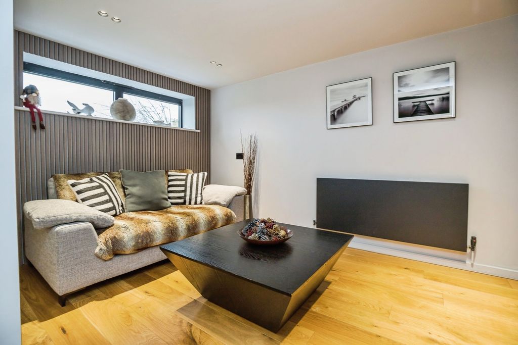 Property photo 3 of 12 Photo