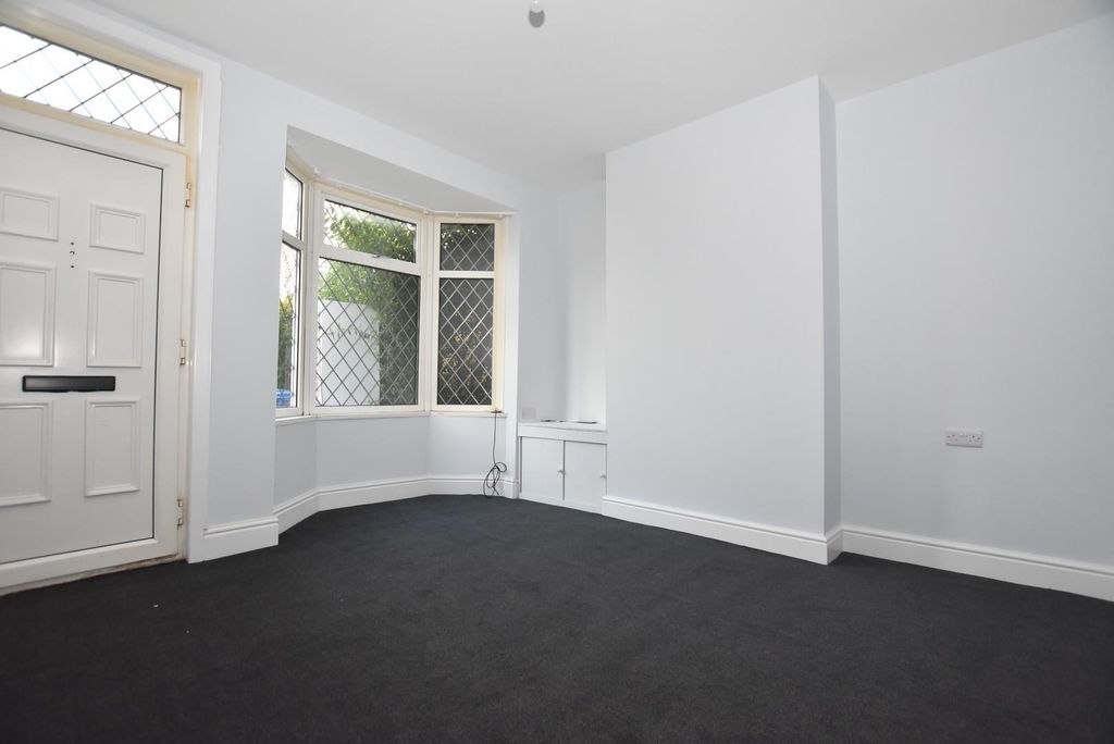 Property photo 2 of 8 Lounge.Jpg